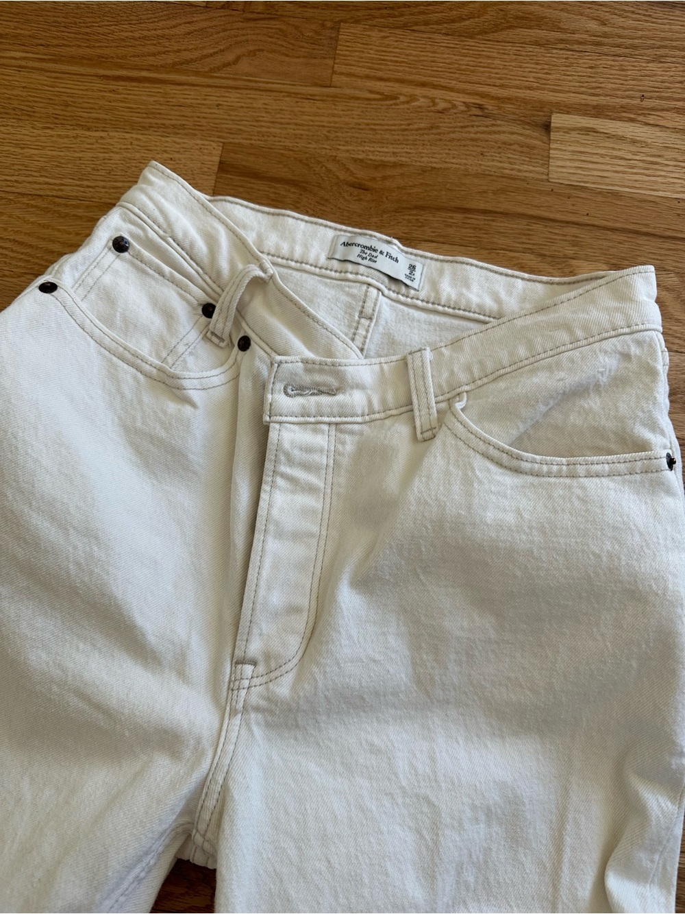 Abercrombie & Fitch Criss Cross Jeans - The Dad High Rise